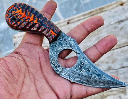 Handmade Damascus Steel Hunting Knife: Forged Camping Skinning Knife