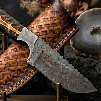 Damascus Steel Tracker Knife – Patterned Wood Handle, Leather Sheath, Outdoor Tool