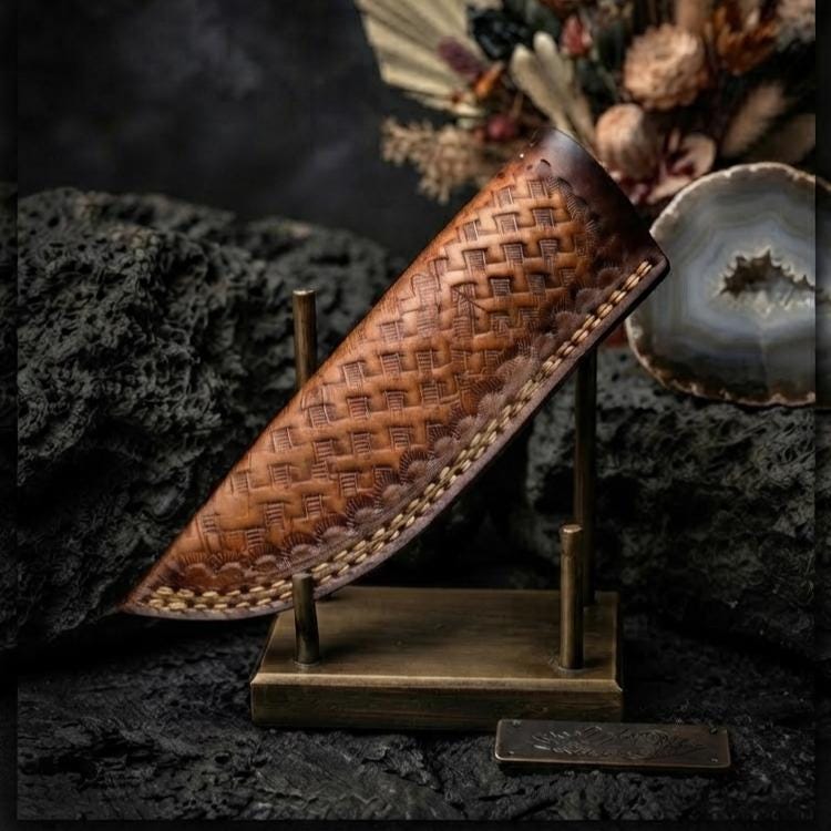 Damascus Steel Tracker Knife – Patterned Wood Handle, Leather Sheath, Outdoor Tool